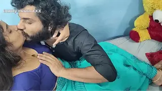 Full HD Naughty Indian Bhabhi Cheats with Uber Driver - Exclusive Story