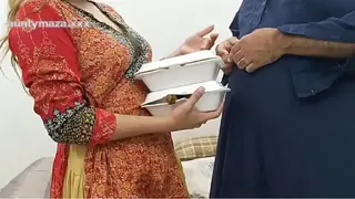 Indian Desi Housewife Sex With Food Delivery Boy - Full Nazara