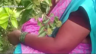 New Indian bhabhi outdoor sex in village