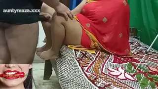 Real Desi Hot Desi Bhaabi Fuck with Dewar (New Desi Porn)