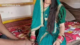 Real Desi Pados wali bhabhi ko green sadi mein choda bhabhi ki chudai - Banned Recording