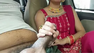 Viral Cute Desi Indian Beautiful Bhabhi Gets Fucked with Huge Dick in car outdoor risky public sex.