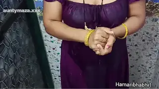 Viral Hot Indian Desi Bhabhi bathing in sexy velvet gown.